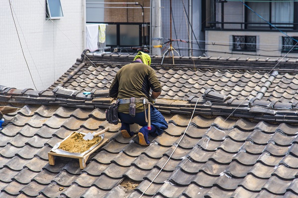 台風による屋根の被害は火災保険で修理できる 火災保険の比較インズウェブ