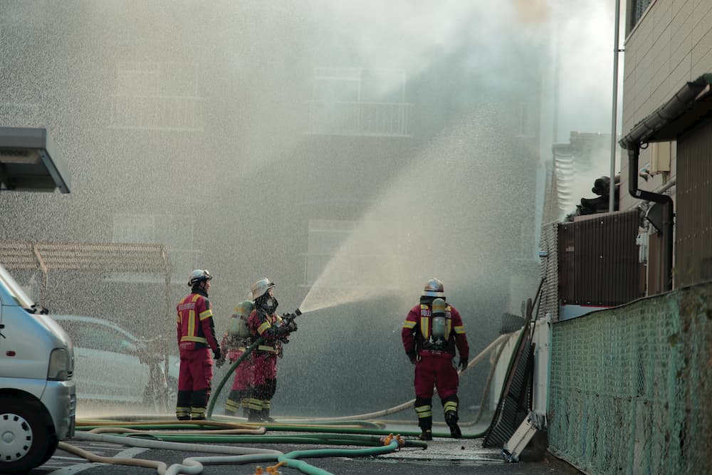 火事の消火活動で水浸しに 火災保険で補償される 火災保険の比較インズウェブ